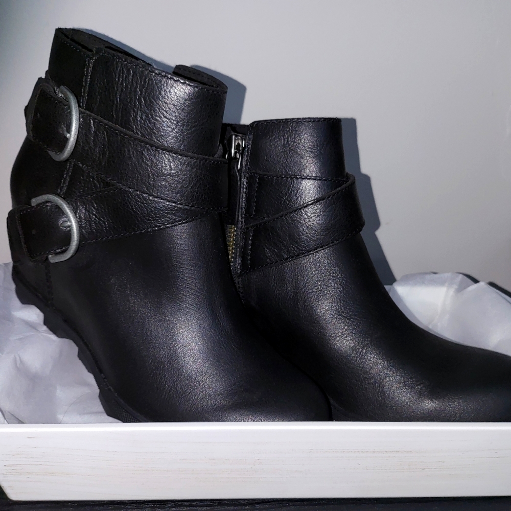 Sorel Black Leather Booties